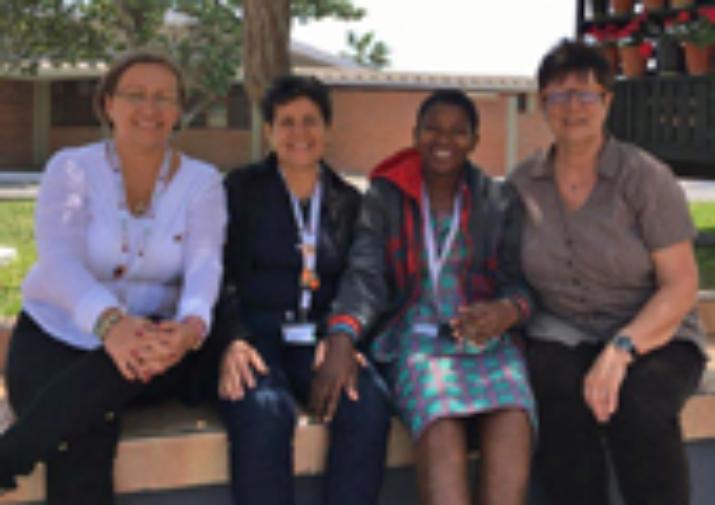 Luz Dary aus Kolumbien (li.) und Sabine Terlau (re.) mit anderen Teilnehmerinnen auf der Generalversammlung. Luz Dary aus Kolumbien (li.) und Sabine Terlau (re.) mit anderen Teilnehmerinnen auf der Generalversammlung.