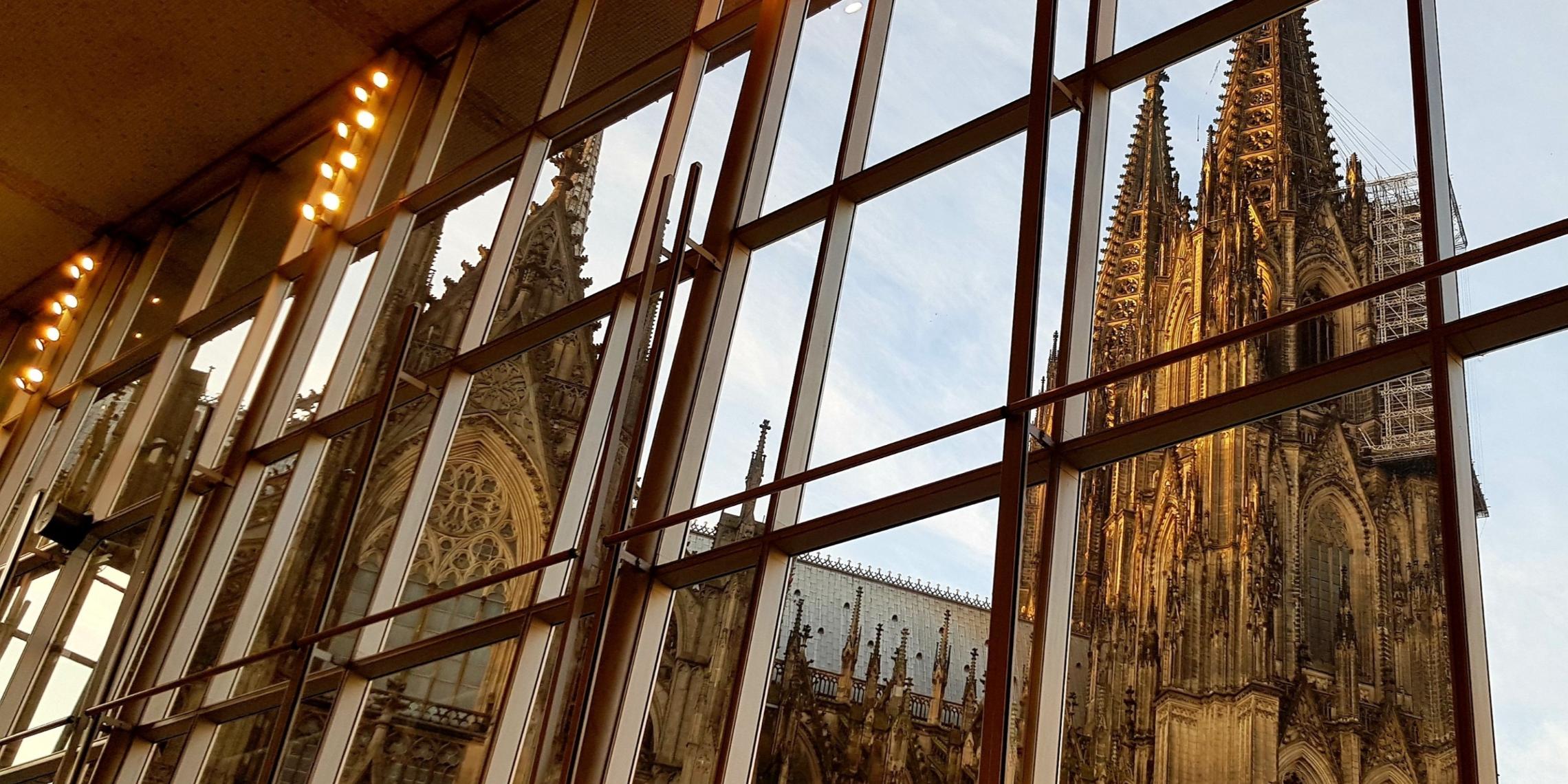 Hauptbahnhof Köln mit Ausblick auf den Dom